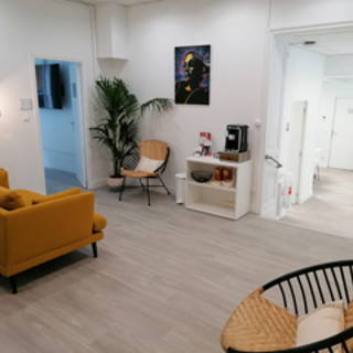 Bureau privé 13 m² 2 postes Coworking Rue de la Bourse Lyon 69002 - photo 4